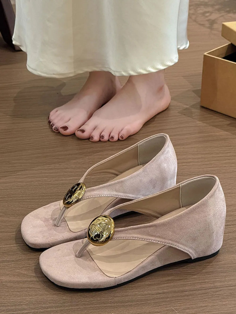 Women's Toe Post Wedge Sandals – Mid Heel PU Leather