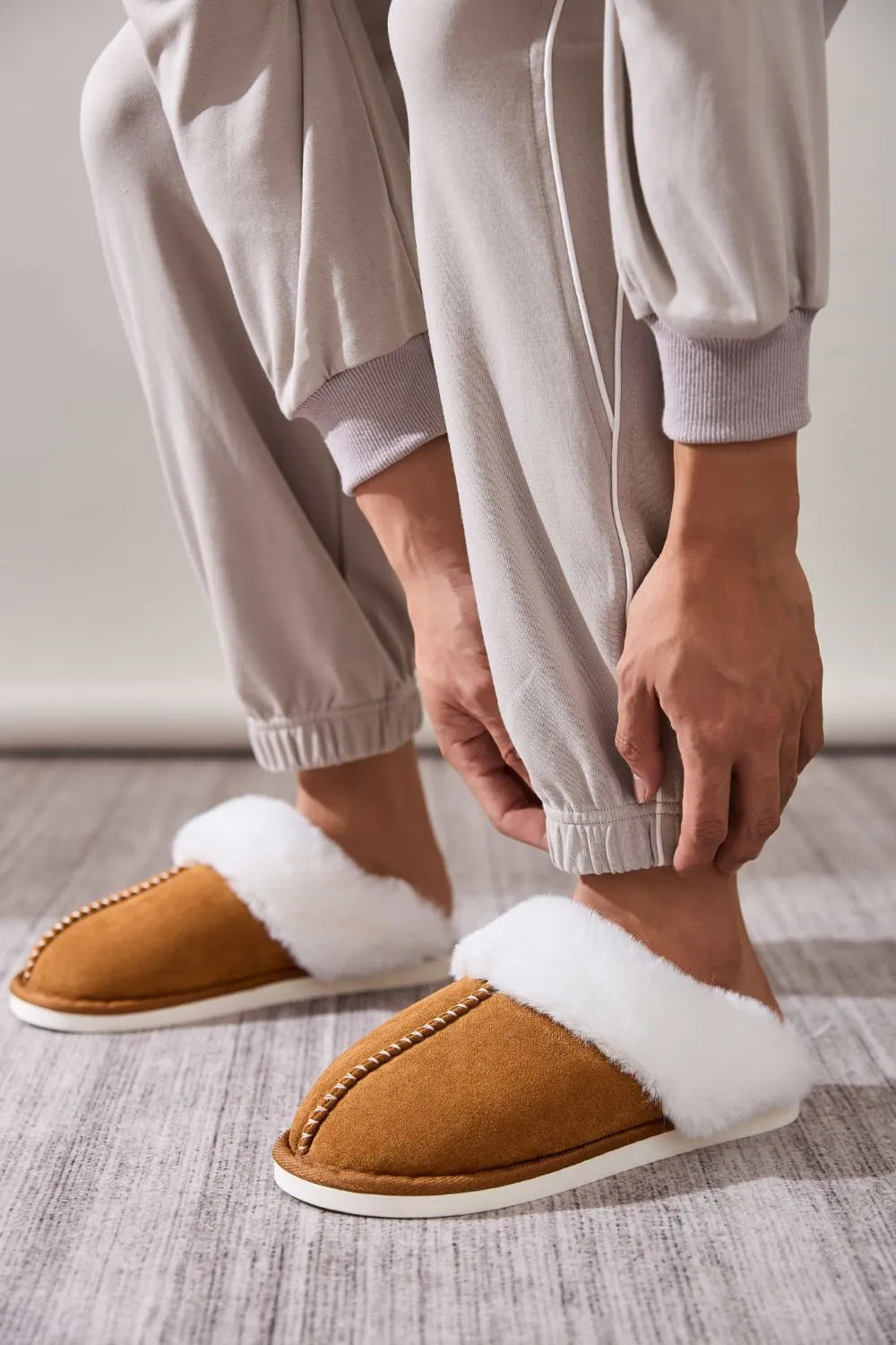 Women's Faux Fur Round Toe Slippers | Cozy Slip-On House Shoes