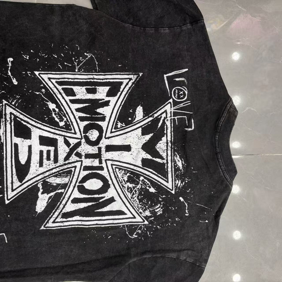 Mixed Emotion Love Hate Dream Graphic T-Shirt ¡ª detail