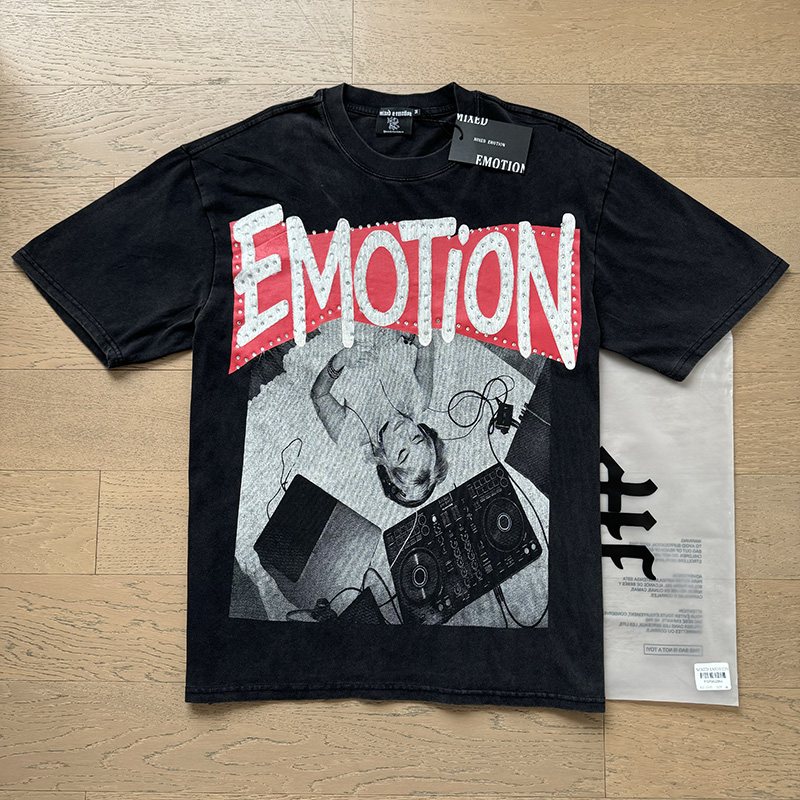 MIXED EMOTION Rhinestone Graphic T-Shirt ¡ª context