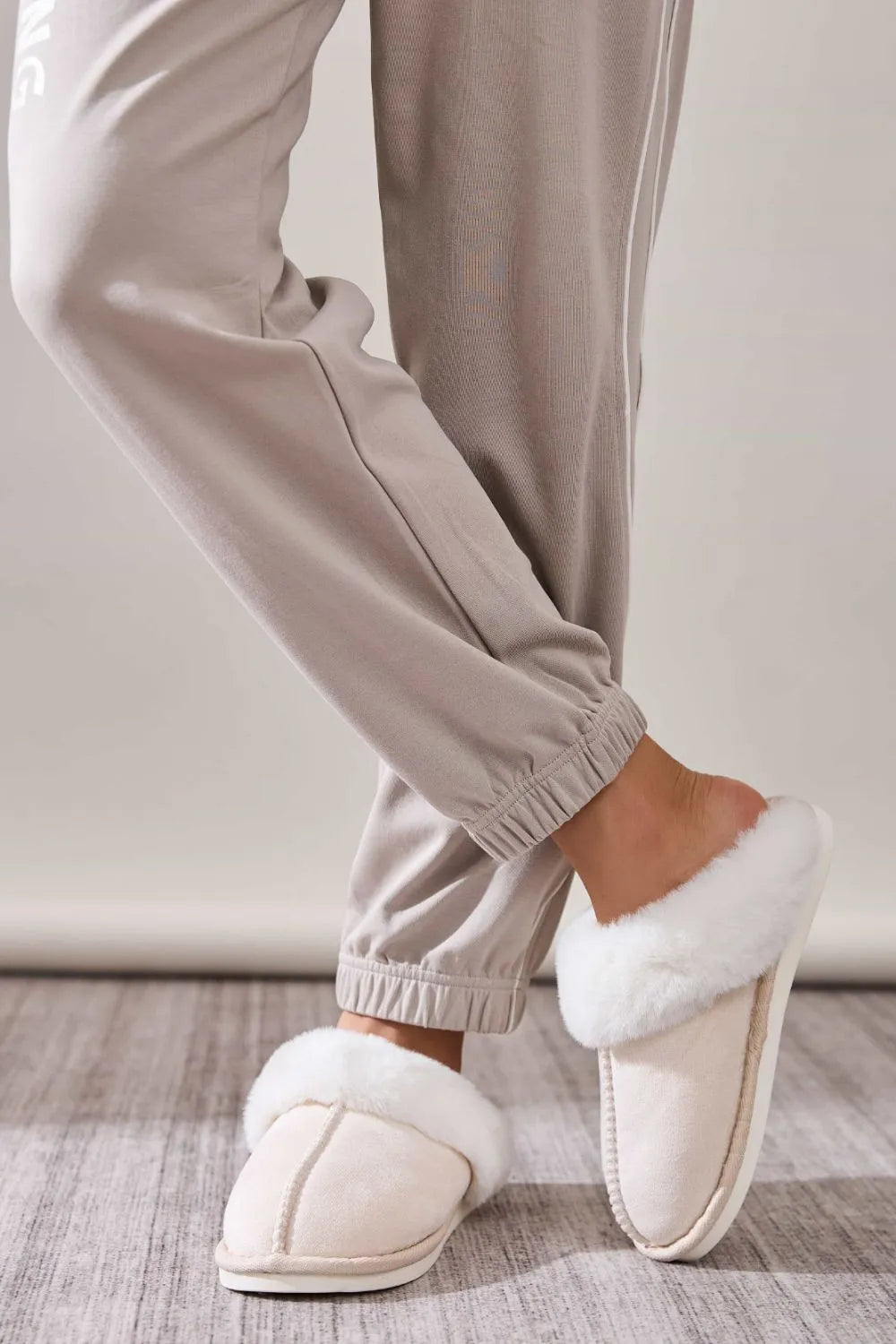 Women's Faux Fur Round Toe Slippers | Cozy Slip-On House Shoes